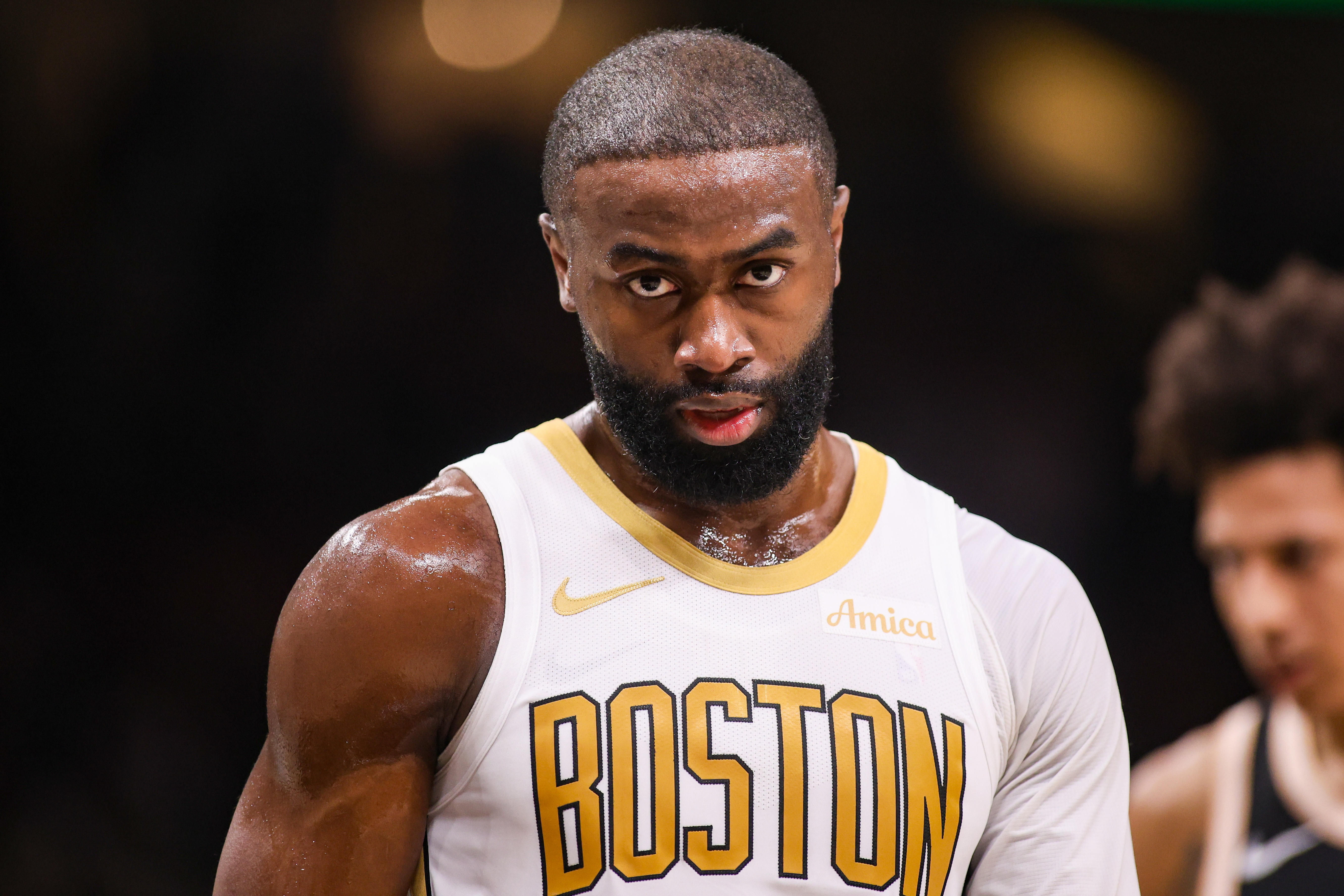 如何定义造犯规？杰伦·布朗：夸大身体接触 故意装成被犯规